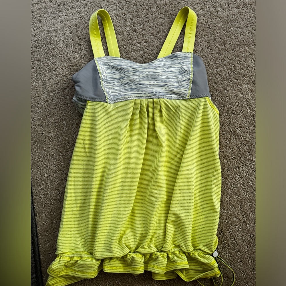 Lululemon lime green cinch bottom tank with built in sports bra - size 6